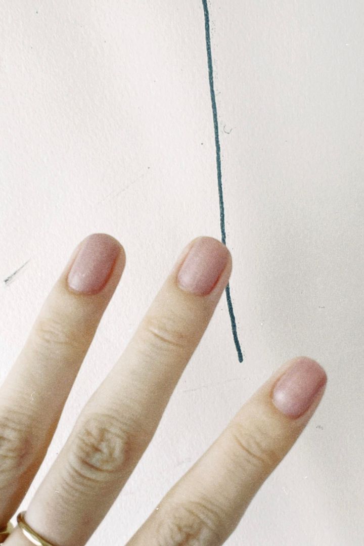 冬ネイル2024！冬の指先にまとう単色ネイル12選【ささやかですてきなもの まとめ 大谷有紀】