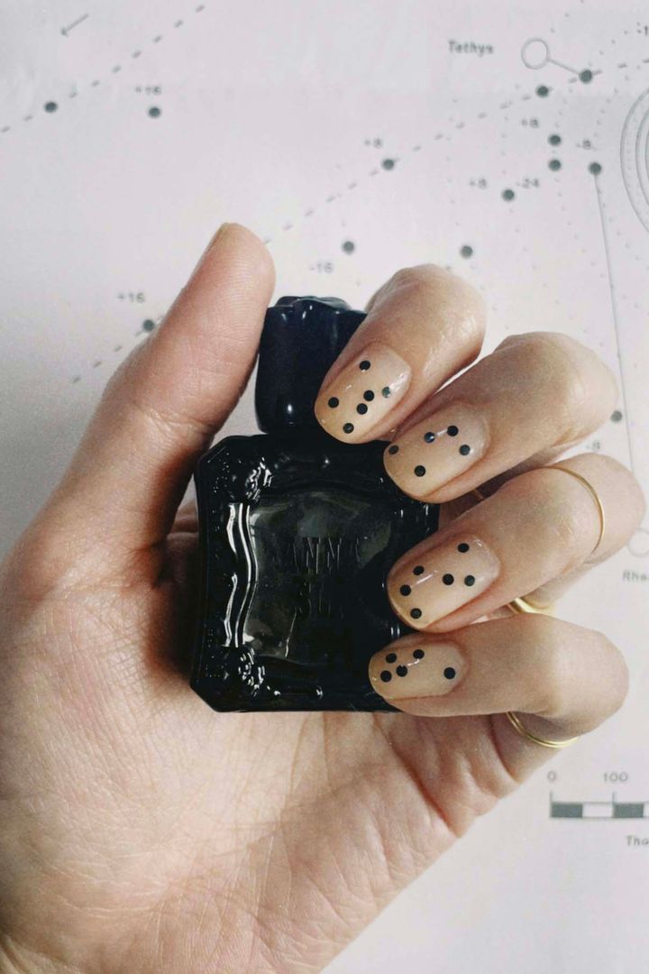 冬ネイル2024！冬の指先にまとう単色ネイル12選【ささやかですてきなもの まとめ 大谷有紀】