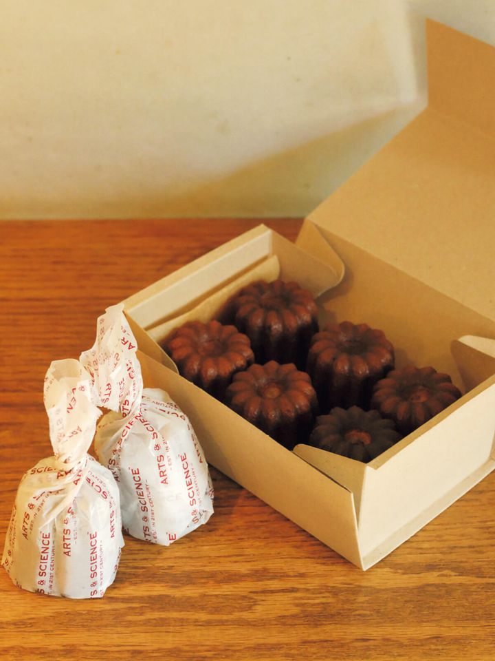 表参道〈DOWN THE STAIRS〉栗粉のカヌレ