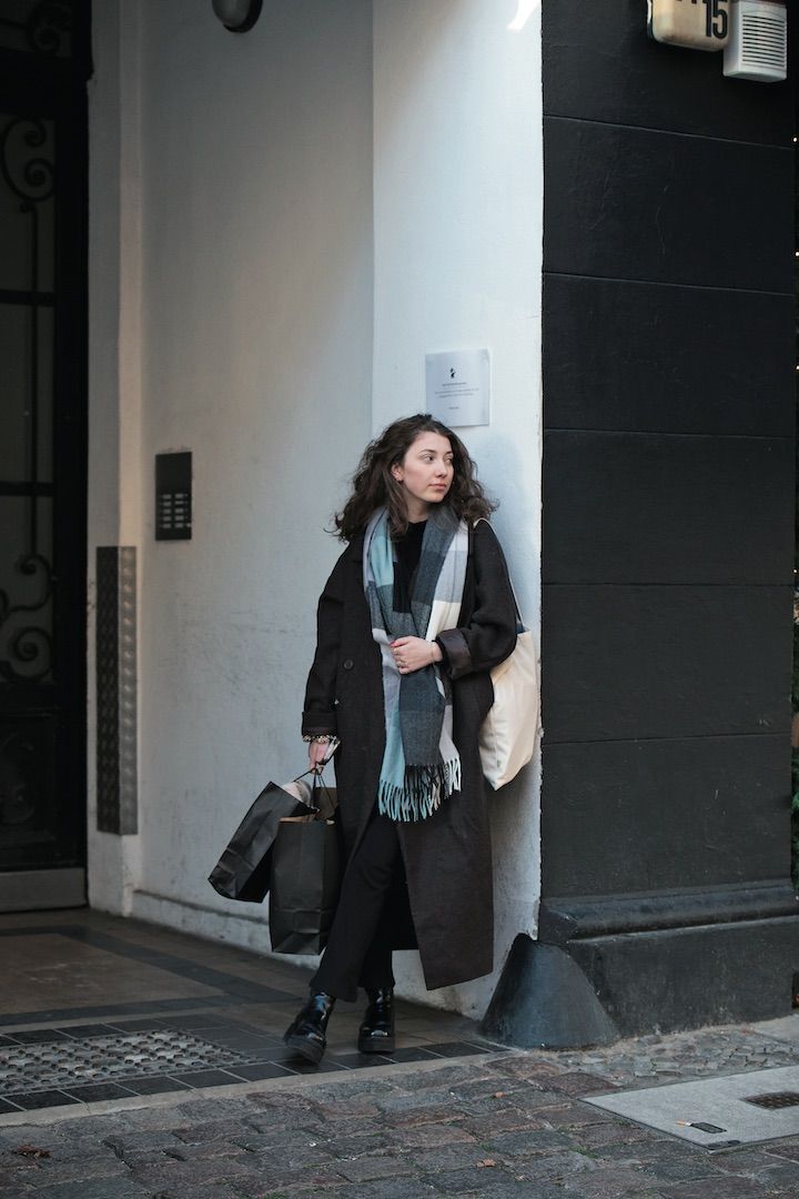 デニムやシンプルコートはやっぱり最強アイテム！【パリジェンヌの一週間コーデ】