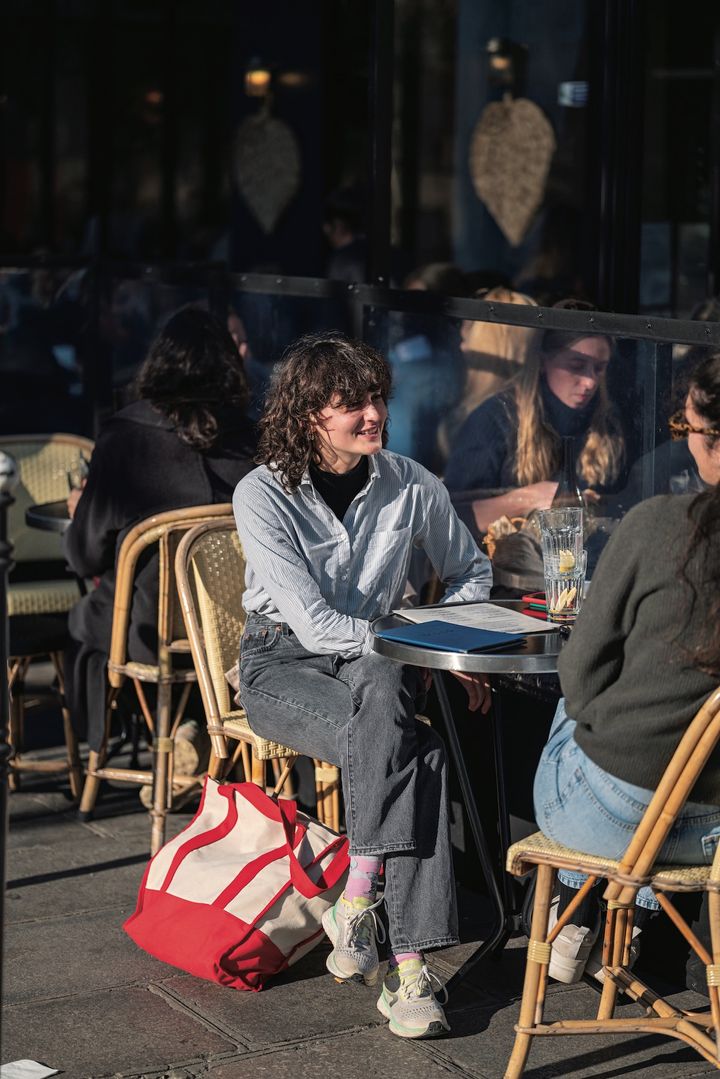 デニムやシンプルコートはやっぱり最強アイテム！【パリジェンヌの一週間コーデ】