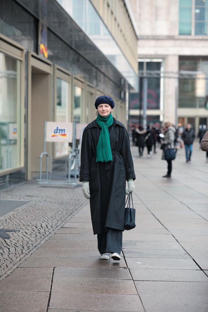 デニムやシンプルコートはやっぱり最強アイテム！【パリジェンヌの一週間コーデ】