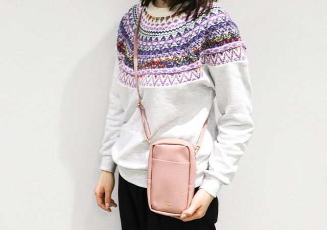 LUMIÈRE de GÉNIE［ルミエール ド ジェニ］スマホショルダーバッグROSEの着用例