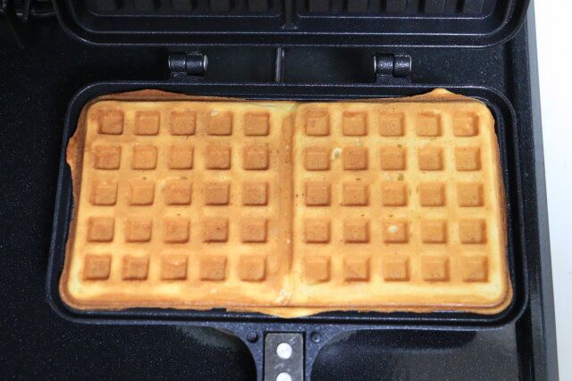 ワッフル レシピ 生地を焼く