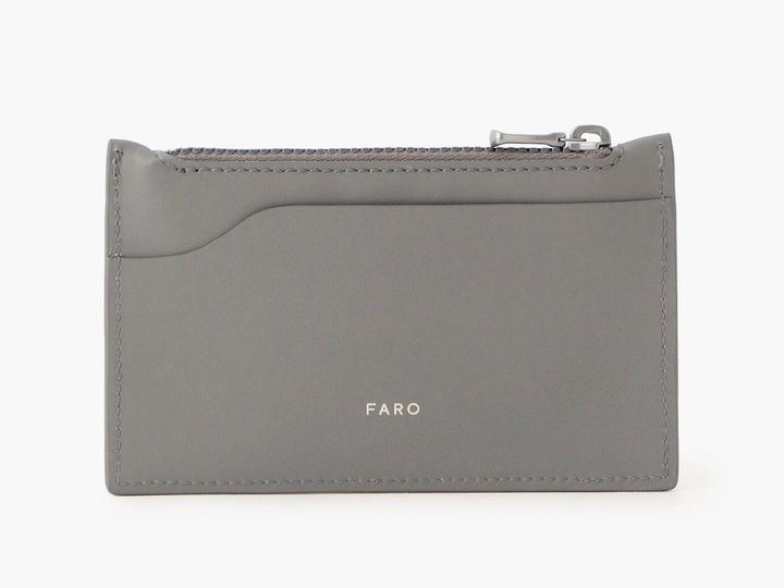 画像: 「Calma Wallet Fragment」【縦8×横13×マチ0.3cm、ポケット2／カードスロット4／小銭入れ1】￥29,700 出典：ファーロ