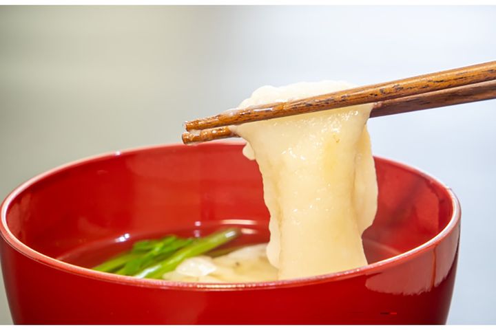 お餅は長く延び切れにくいことから、長寿を願う意味も含まれているそう。