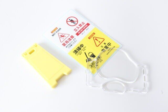 セリアのミニチュア フロアサインと水たまり