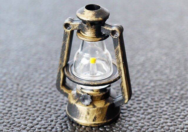 つくりが細かいセリアのミニチュア ランタン