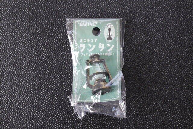 セリアのミニチュア ランタンのパッケージ