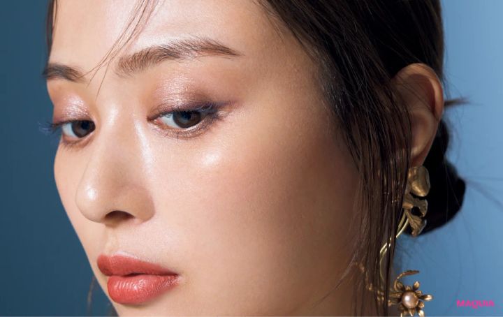 SPY×FAMILY大好き内田理央さん。“概念ヨルさんメイク”でクールに変身！_3