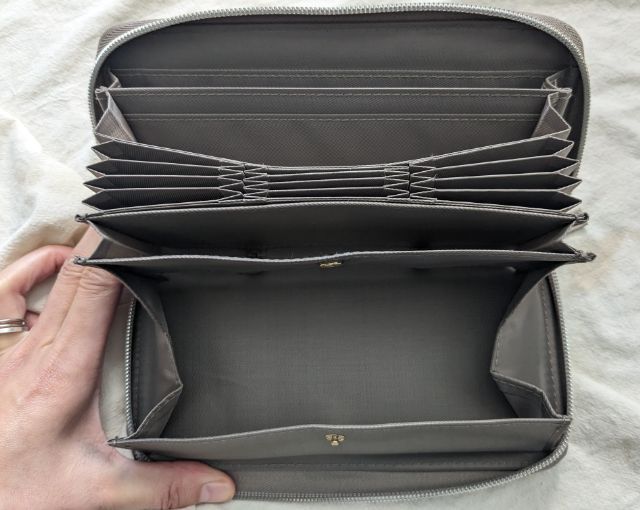 中を開いたところ