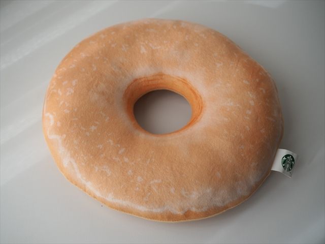 スターバックス福袋2023のドーナツクッション