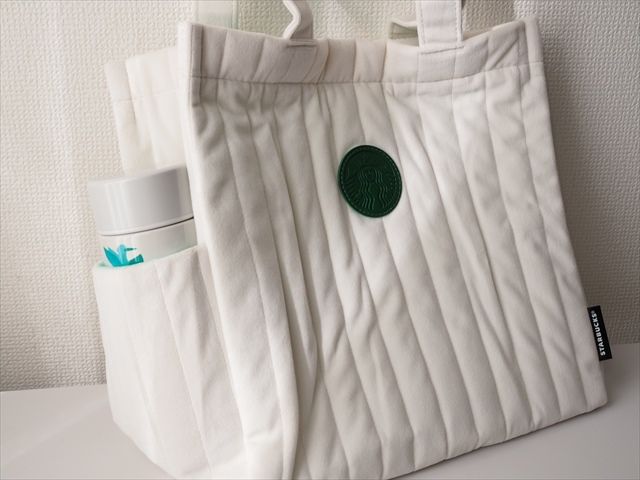 スターバックス福袋2024のトートバッグにタンブラーを入れたところ