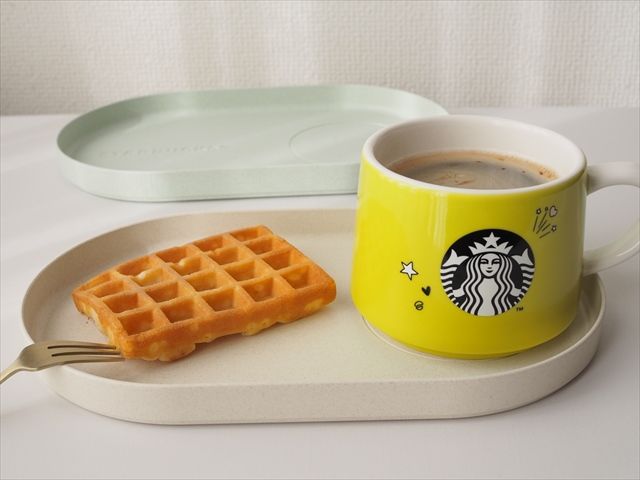 スターバックス福袋2024のカフェプレート使用例