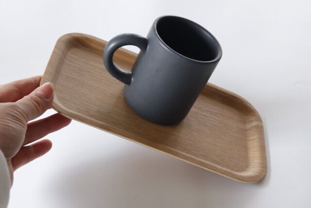ダイソーの木造トレー（滑り止め付、24.5cm×14cm）の使用例