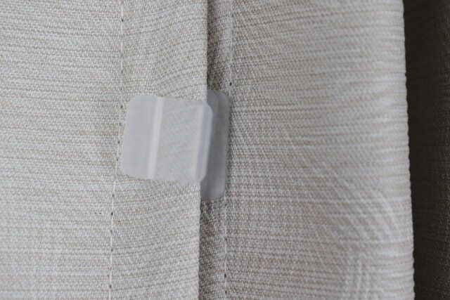 ダイソーのカーテン隙間防止クリップ 厚手カーテン用 2Pの使用例