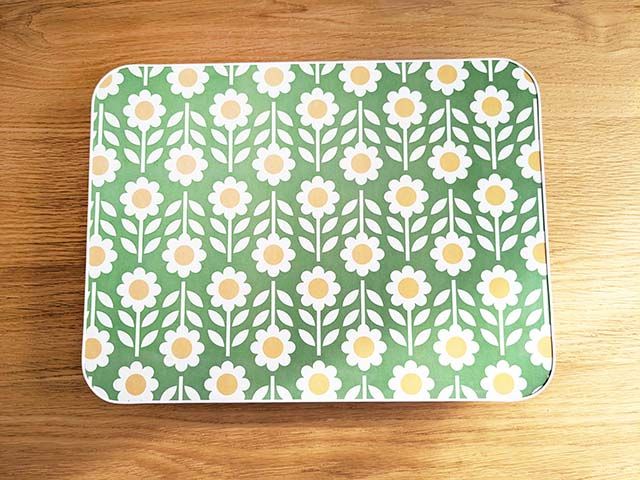 「ヴィレヴァン福袋 懐かし新しいレトロな福袋」のアイテム「レトロ花柄テーブル」