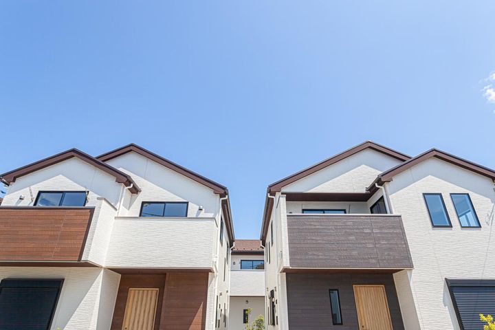 画像: 我が家の目の前に【そっくりな家が！？】お向かいの