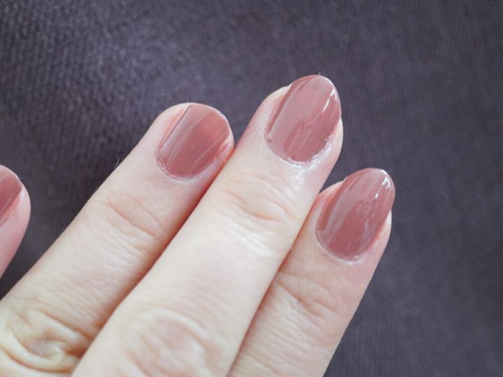 ベースコート・ネイルカラー・トップコート・弱爪保護・自爪ケア・うるおいの1本6役で、使い勝手がよいのも高ポイント。はがれたネイルも簡単にリペアできるのもうれしいです