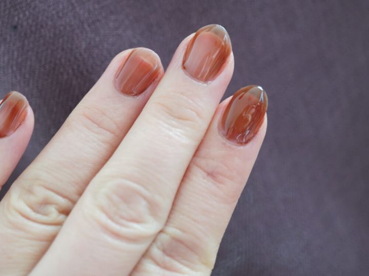 ベースコート・ネイルカラー・トップコート・爪補強・うるおいケアのオールインワンで、手早くネイルを塗りたい方にもぴったりです。速乾性に優れているため、時間がない日にも活躍します。