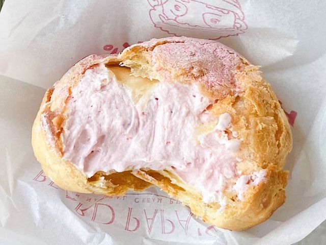 いちご好きにはたまらないシュークリームに仕上がっています