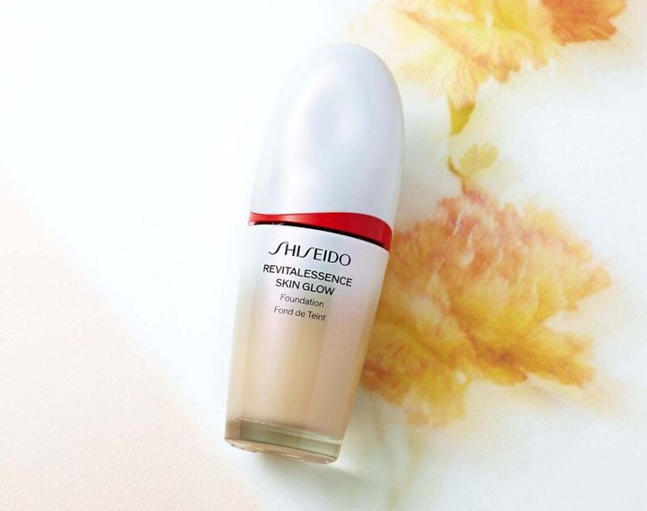 SHISEIDO エッセンス スキングロウ ファンデーション