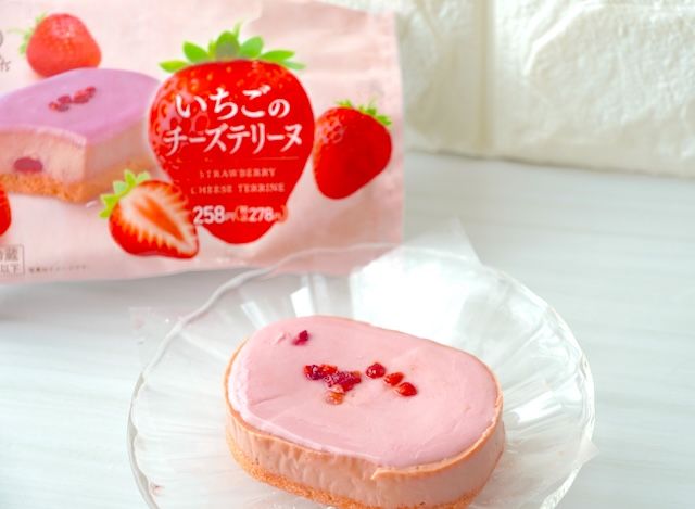 ファミマスイーツおすすめ「いちごのチーズテリーヌ」