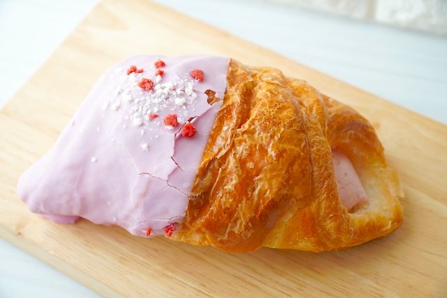 ファミマスイーツおすすめ「いちごホイップデニッシュ」