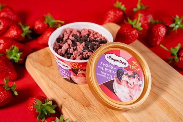 ファミマスイーツおすすめ「ハーゲンダッツ ミニカップ ストロベリーショコラパフェ」