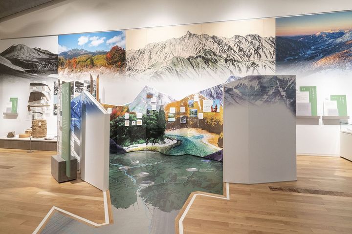 山の標高や位置関係を視覚的にもわかりやすく立体展示