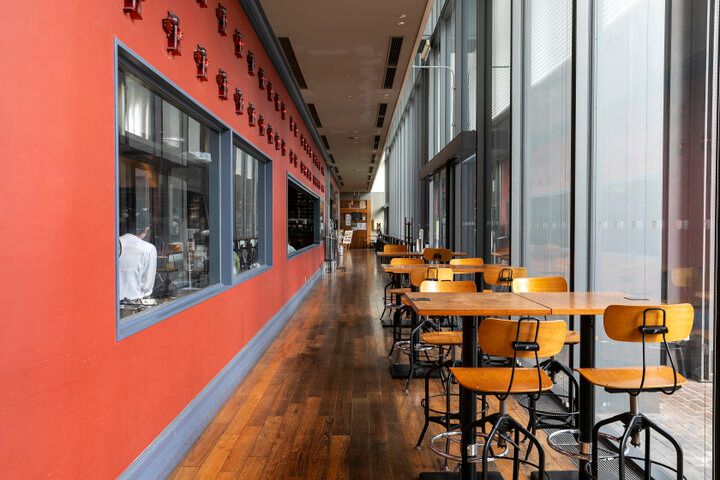 東京駅丸の内駅舎の向かい側♪ リニューアルした新丸ビルの「丸の内ハウス」で多彩な食事を