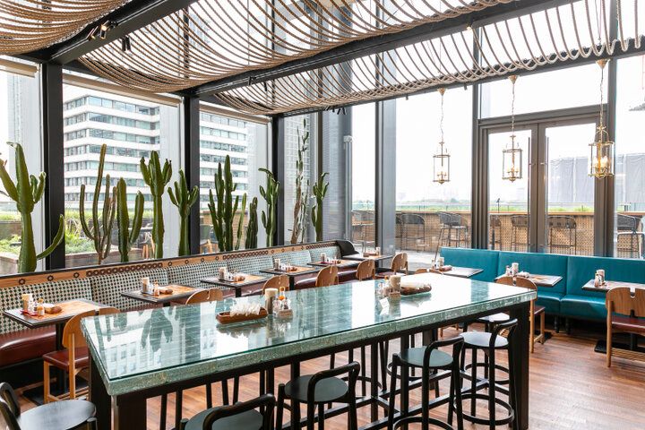 東京駅丸の内駅舎の向かい側♪ リニューアルした新丸ビルの「丸の内ハウス」で多彩な食事を