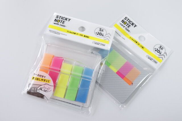 ダイソー フィルム付箋（ケース付、蛍光色） フィルム付箋（カード型） 全体像