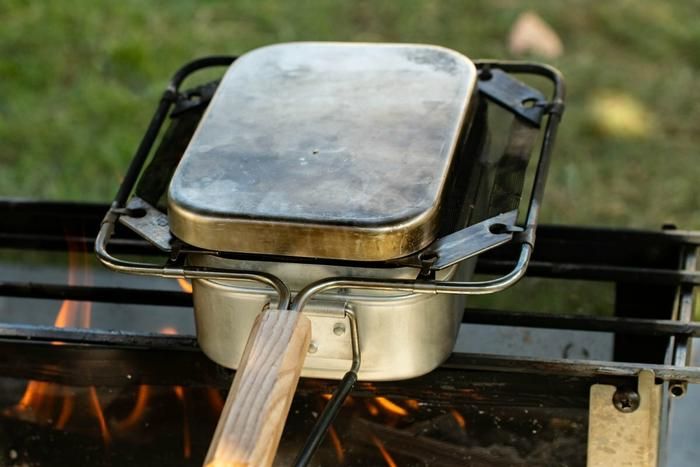 メッシュパンで燻製をしているところ