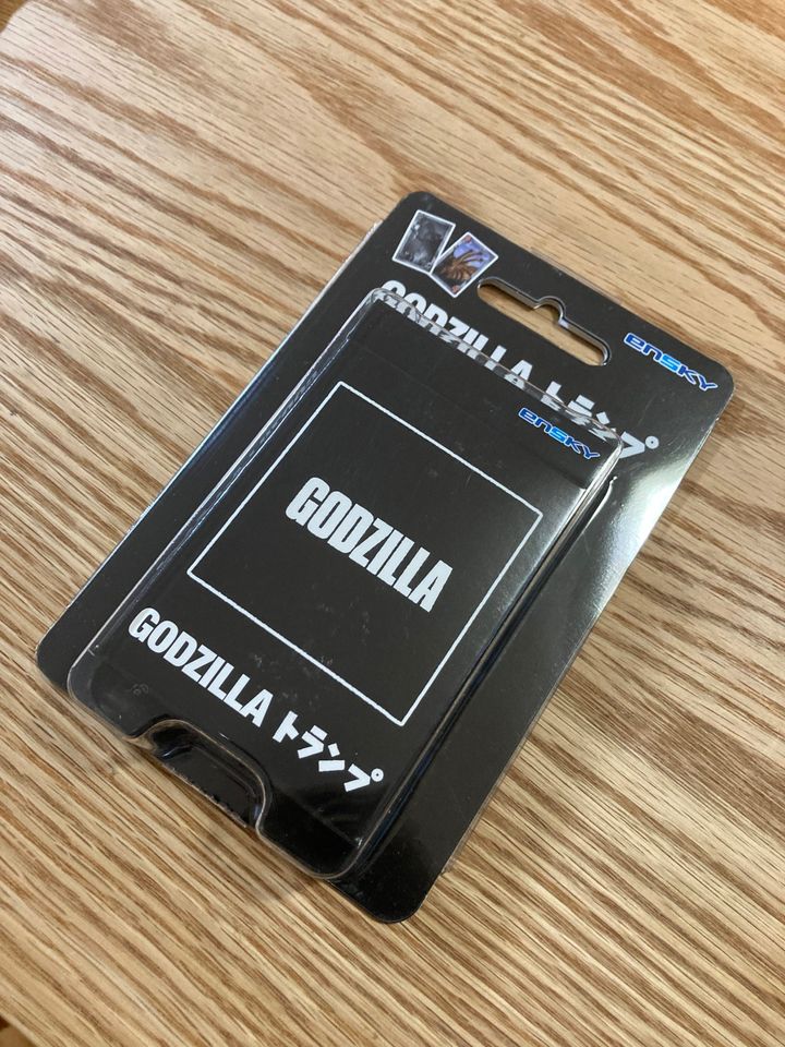 衝動買いしちゃったゴジラのトランプ！飾ってもよし、遊んでも
