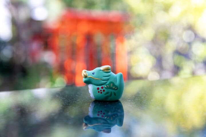 「六本木 天祖神社」の数量限定の「龍神様おみくじ」や全10色のカラフルな「六本木七七七みくじ」で2024年の運試し♪