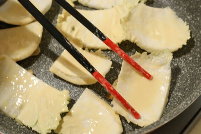 コウケンテツ 白菜チヂミ 再現レシピ 白菜を焼く