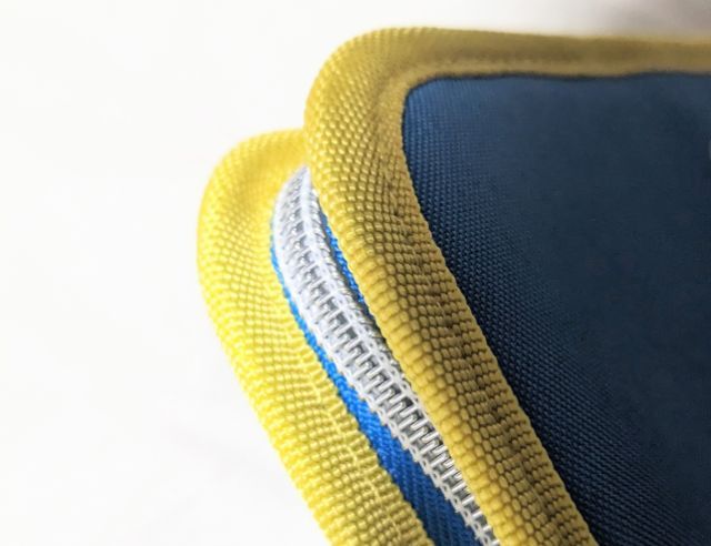 ファスナーのアップ