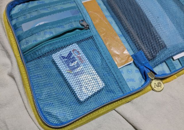 手帳等小物を入れたところ