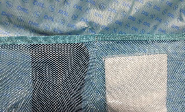 メッシュ収納にものを入れたところ