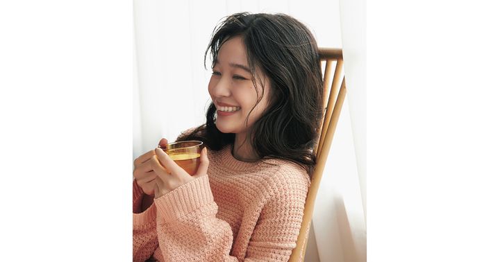 やわらかさが薫るパープルを眉とまつ毛のせて｜【ヘア＆メイクアップアーティスト松田未来さん監修 チャームポイントを増やそう！②】