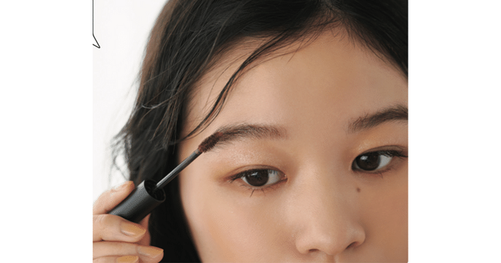 やわらかさが薫るパープルを眉とまつ毛のせて｜【ヘア＆メイクアップアーティスト松田未来さん監修 チャームポイントを増やそう！②】