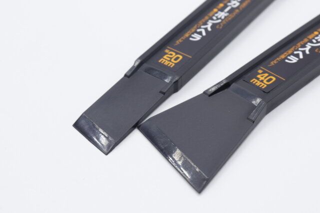 ダイソーのハイカーボン入ヘラは傷をつけたくない場所の掃除にぴったり