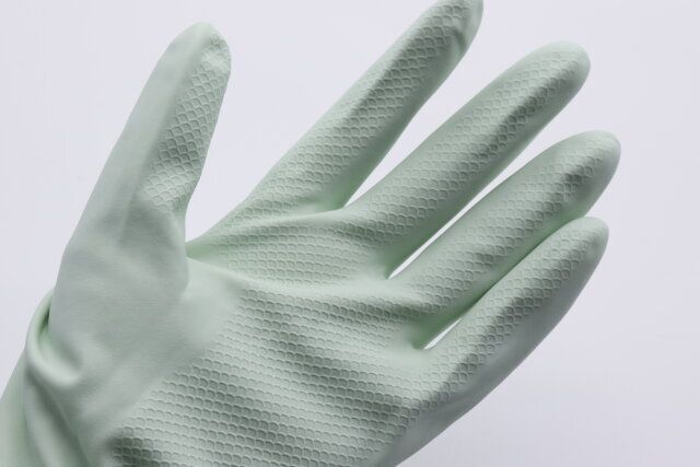 ダイソーの天然ゴム手袋は使いやすい