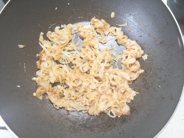 オニオングラタンスープ レシピ 玉ねぎを炒めコンソメスープで煮る