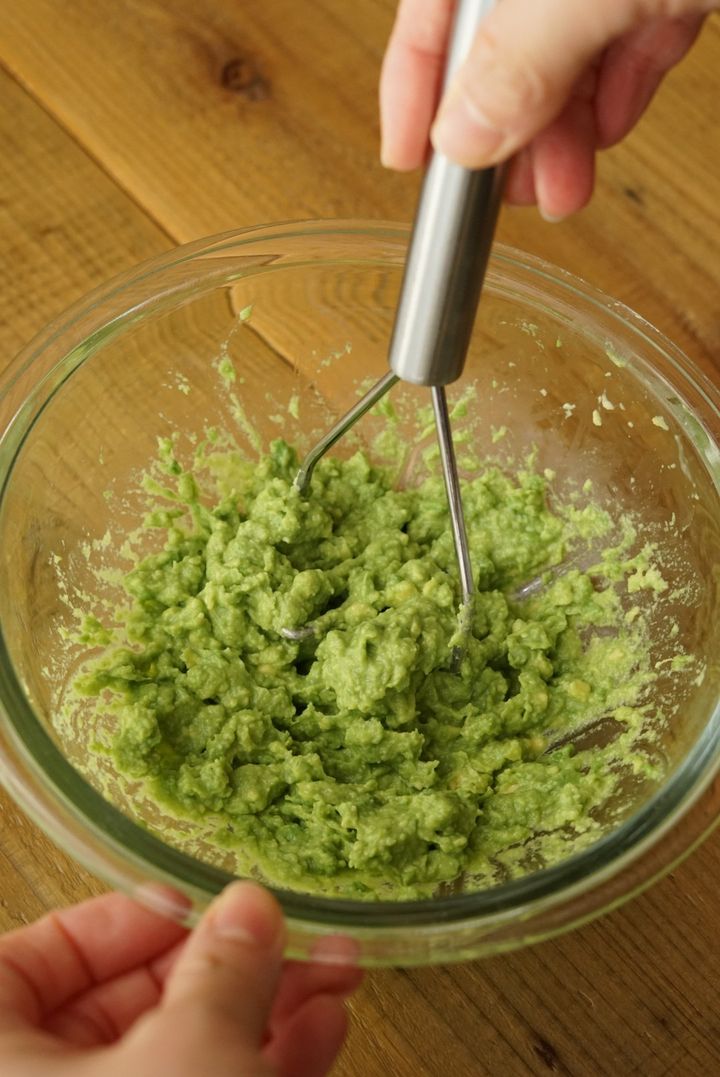 ほんのりスパイスをきかせて味を格上げ！アボカドクリームディップ【料理家 あやかの旬野菜を使ったアペロおつまみ vol.3 〜レシピで旅するヨーロッパ〜】