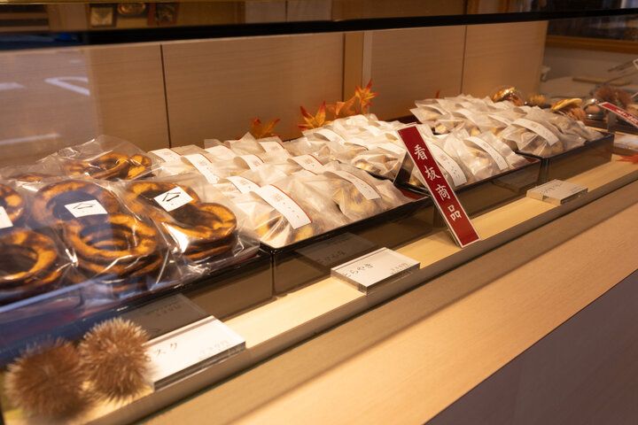 千葉・佐原で360年以上続く老舗和菓子店「御菓子司 虎屋」の縁起のいいスイーツをおみやげに