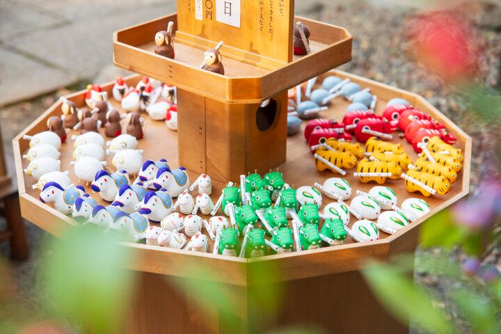 徳川吉宗が建立した「赤坂氷川神社」へ。 限定御朱印や「はりこ干支みくじ」を目当てに