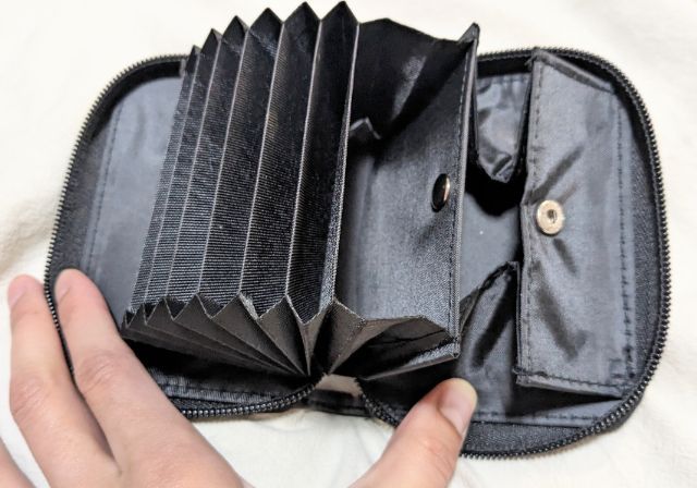 中を開いたところ