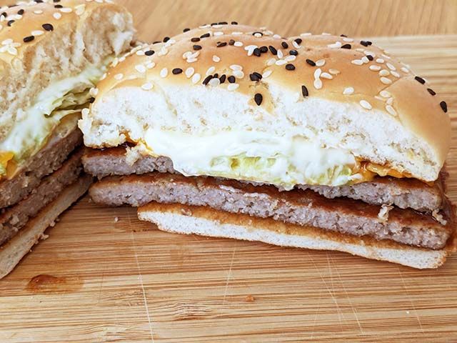 「チーズダブルてりやき」の断面